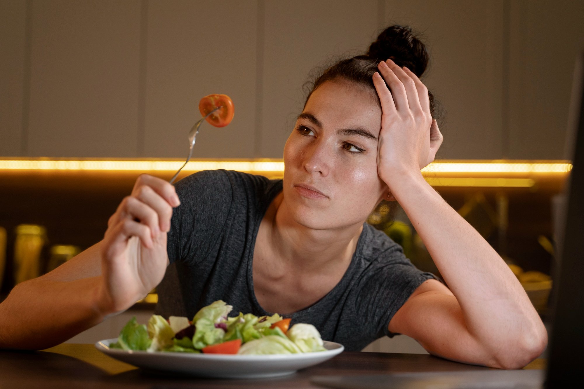 Deficiências nutricionais em adultos: aprenda a identificar sinais no dia a dia e prevenir riscos