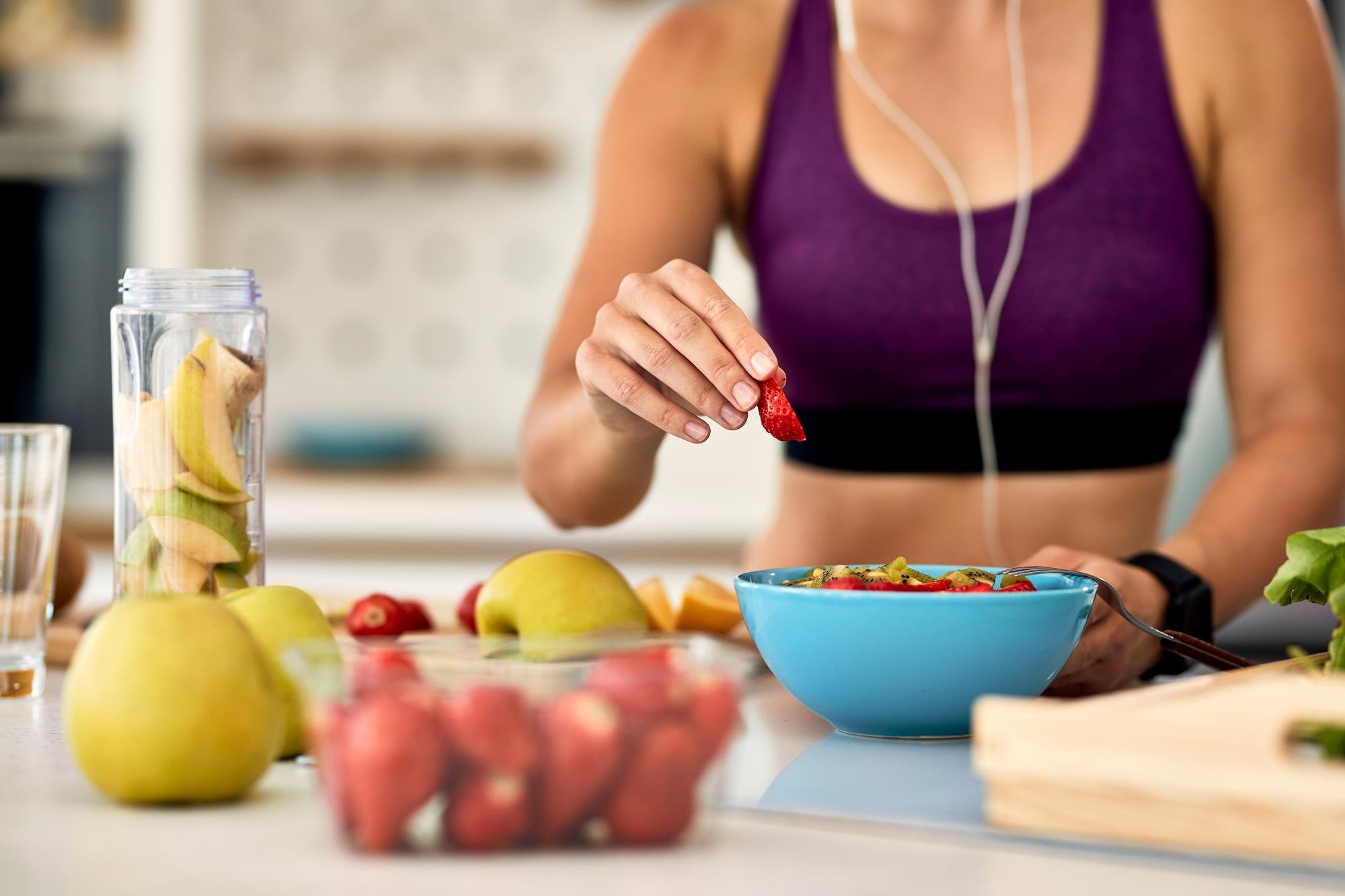 Energia no pré-treino: veja ideias de refeições rápidas para quem treina cedo
