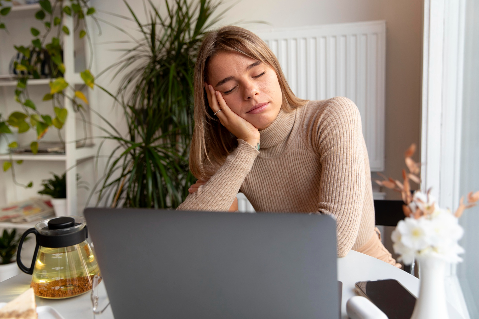 Como controlar o sono depois do almoço? 
