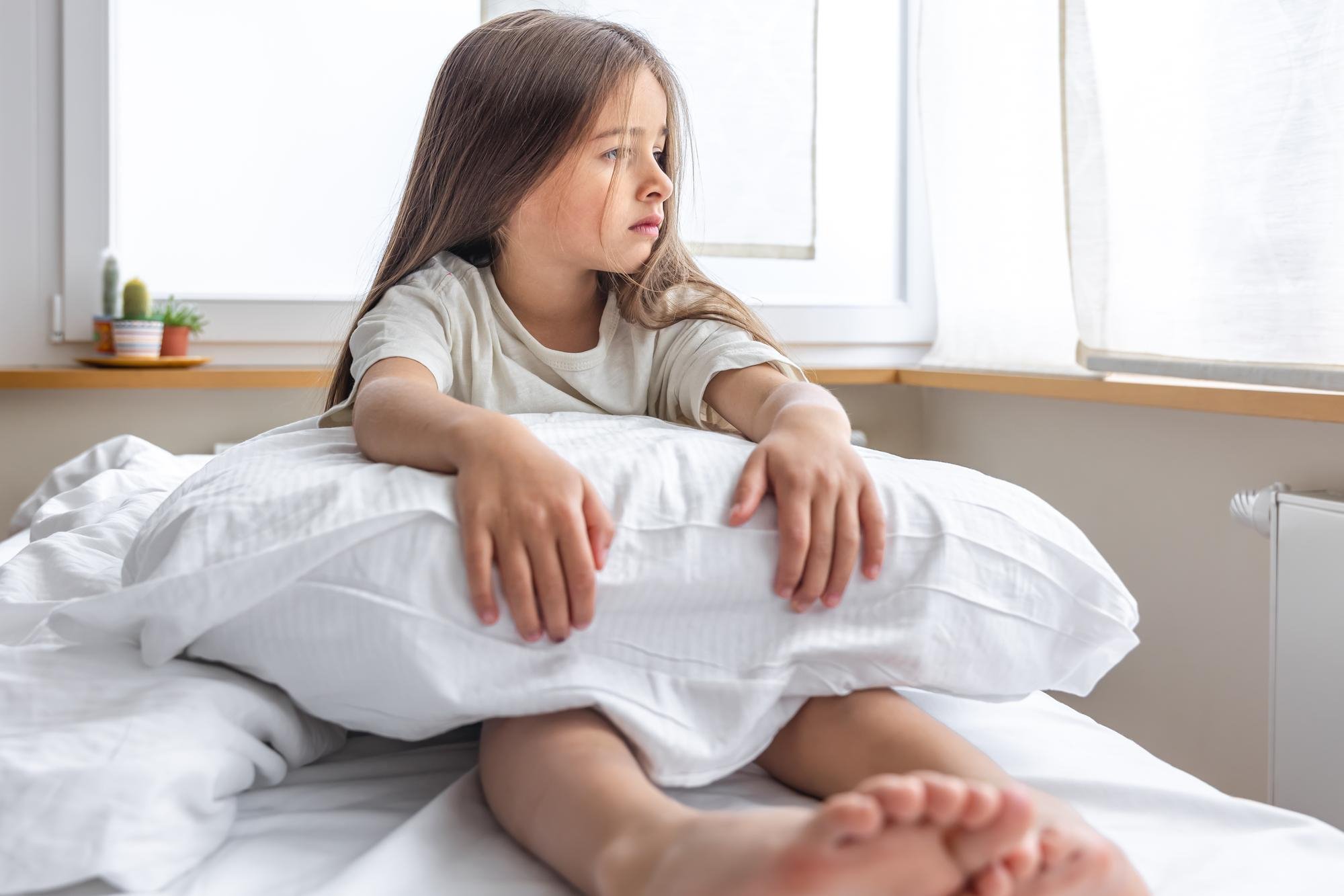 Xixi na cama: saiba as causas, os impactos e as soluções segundo a urologia pediátrica 