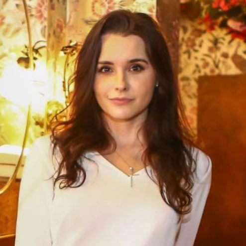 Dra. Gabriela Capareli