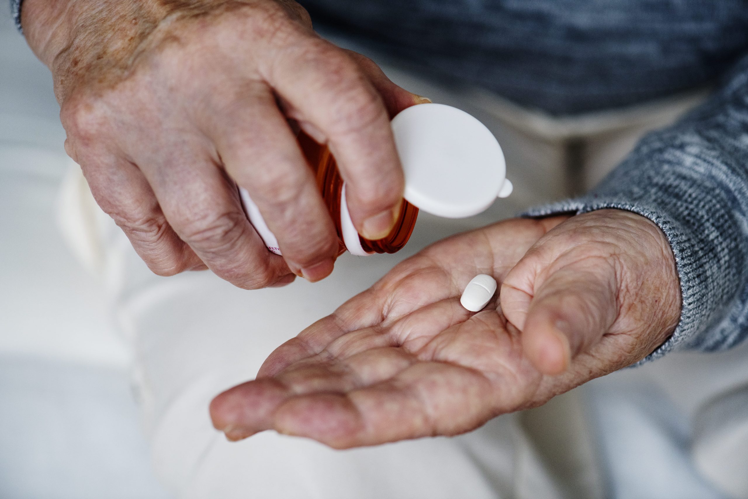 A losartana não deve ser iniciada, interrompida ou ter a dose modificada sem orientação médica.